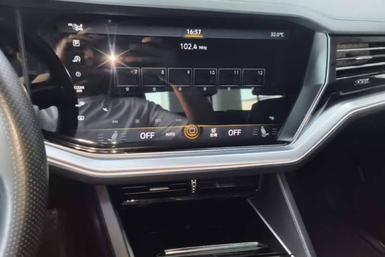 Used Volkswagen Touareg 2019 3.0 TSI RuiFeng Edition China VI Standard Audio And AC Panel