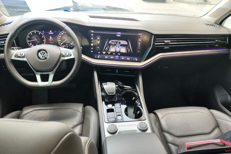 Used Volkswagen Touareg 2019 3.0 TSI RuiFeng Edition China VI Standard Center Console