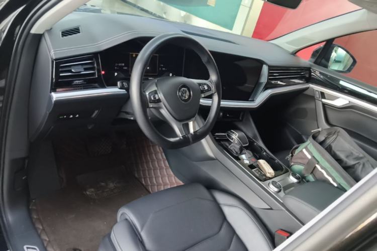 Used Volkswagen Touareg 2019 3.0 TSI RuiFeng Edition China VI Standard Center Console