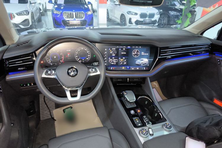 Used Volkswagen Touareg 2019 3.0 TSI RuiFeng Edition China VI Standard Center Console
