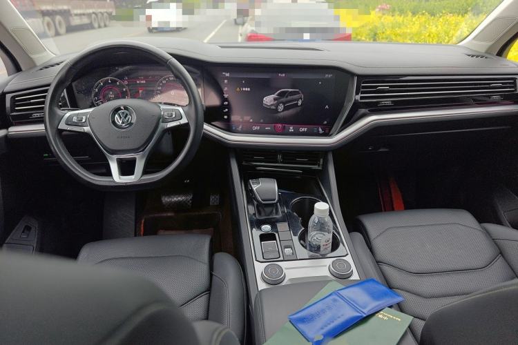 Used Volkswagen Touareg 2019 3.0 TSI RuiFeng Edition China V Standard Center Console