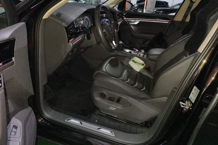 Used Volkswagen Touareg 2019 2.0TSI Ruiyi Edition China VI Standard Driver Seat