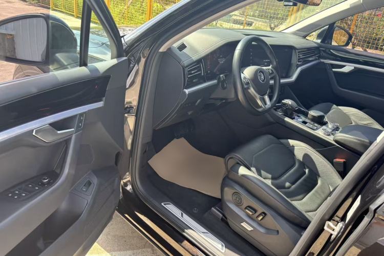 Used Volkswagen Touareg 2019 2.0 TSI Ruiyi Edition China V Standard Driver Seat