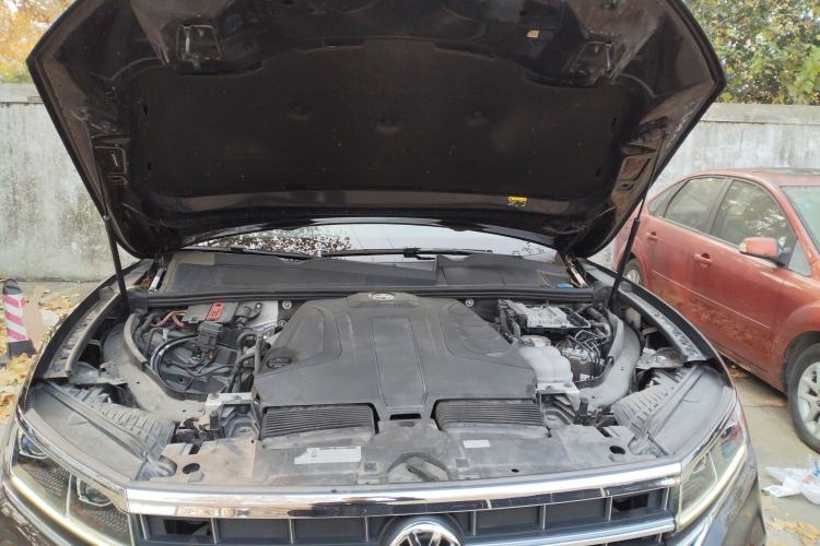 Used Volkswagen Touareg 2019 2.0 TSI Ruiyi Edition China V Standard Engine Bay