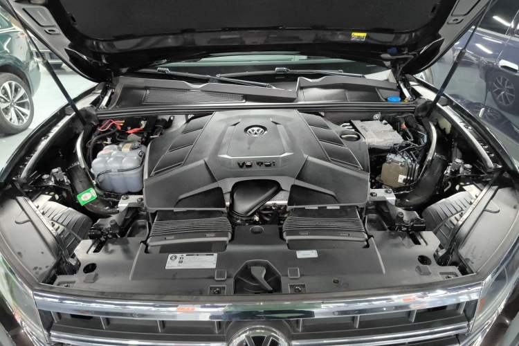 Used Volkswagen Touareg 2019 3.0 TSI RuiFeng Edition China VI Standard Engine Bay