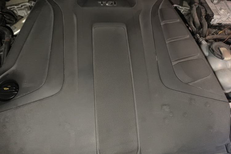 Used Volkswagen Touareg 2019 2.0TSI Ruiyi Edition China VI Standard Engine Bay
