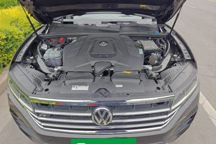Used Volkswagen Touareg 2019 3.0 TSI RuiFeng Edition China V Standard Engine Bay