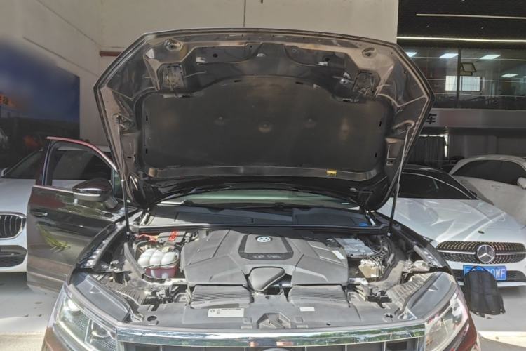 Used Volkswagen Touareg 2019 3.0 TSI RuiFeng Edition China VI Standard Engine Bay
