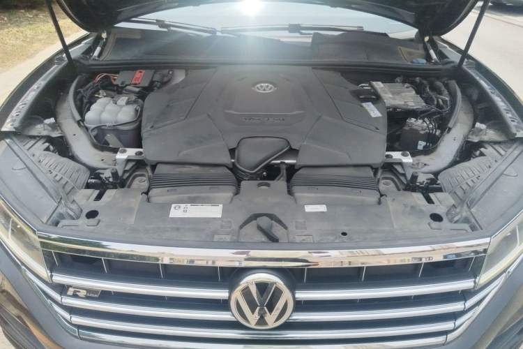 Used Volkswagen Touareg 2019 3.0 TSI RuiFeng Edition China VI Standard Engine Bay