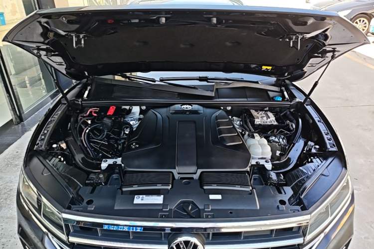 Used Volkswagen Touareg 2019 2.0 TSI Ruiyi Edition China V Standard Engine Bay