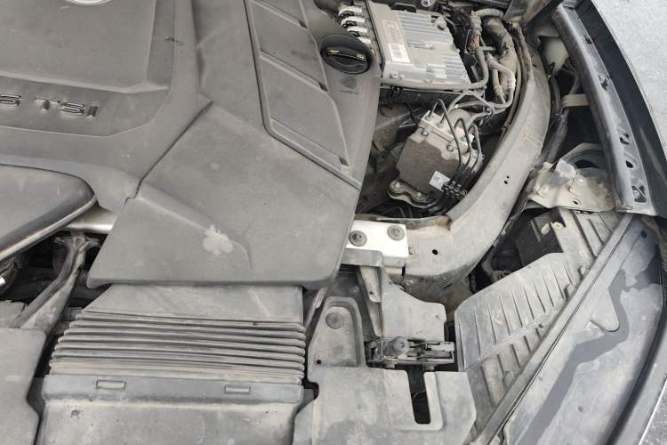Used Volkswagen Touareg 2019 3.0 TSI RuiFeng Edition China VI Standard Engine Bay Left