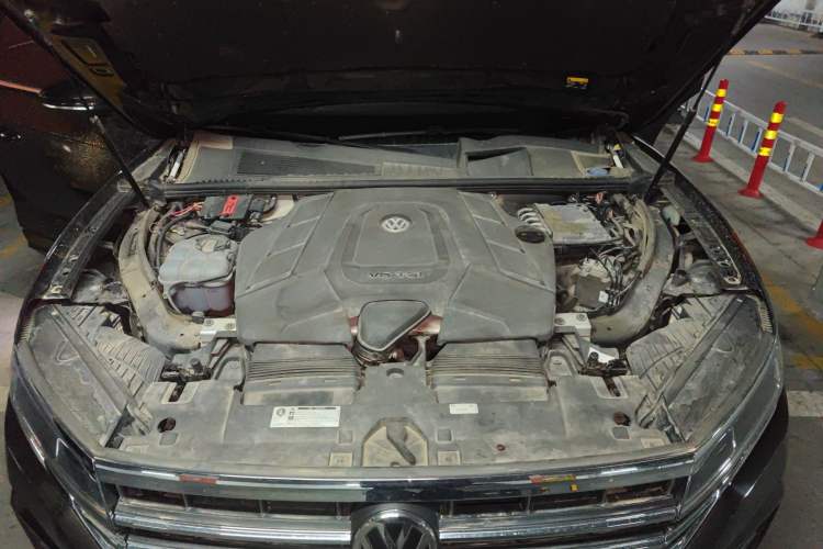 Used Volkswagen Touareg 2019 3.0 TSI RuiFeng Edition China V Standard Engine Bay