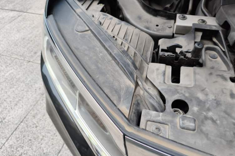 Used Volkswagen Touareg 2019 2.0TSI Ruiyi Edition China VI Standard Engine Bay Right