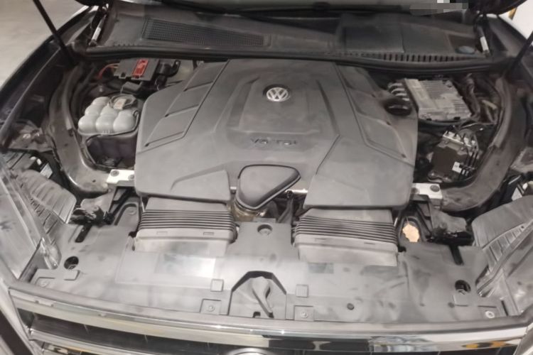 Used Volkswagen Touareg 2019 3.0 TSI RuiFeng Edition China V Standard Engine Bay