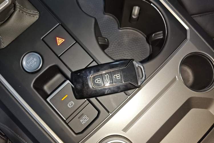 Used Volkswagen Touareg 2019 2.0 TSI Flagship Edition China VI Interior 1