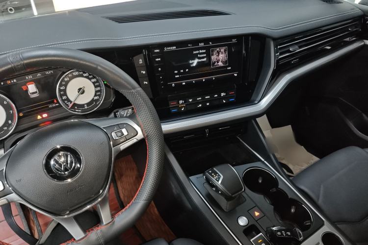 Used Volkswagen Touareg 2019 2.0 TSI Flagship Edition China VI Interior 2