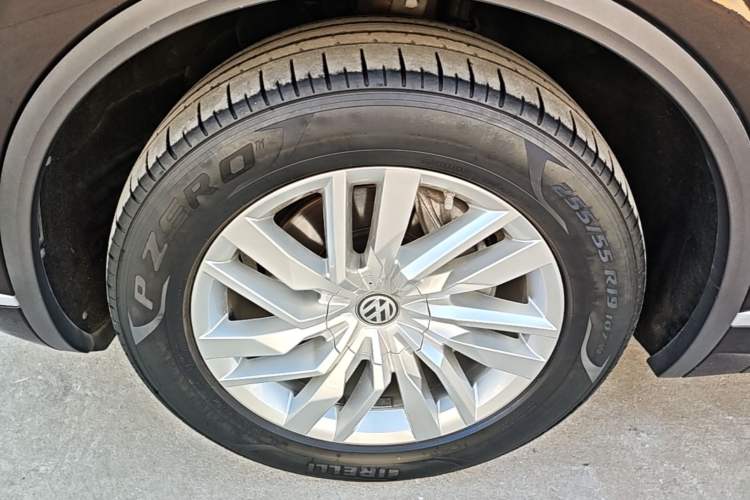 Used Volkswagen Touareg 2019 2.0 TSI Ruiyi Edition China V Standard Left Front Wheel Hub