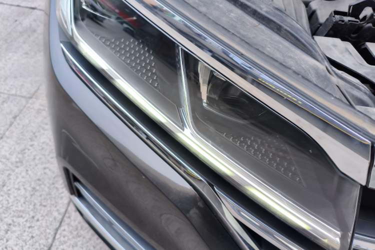 Used Volkswagen Touareg 2019 2.0TSI Ruiyi Edition China VI Standard Right Front Headlight