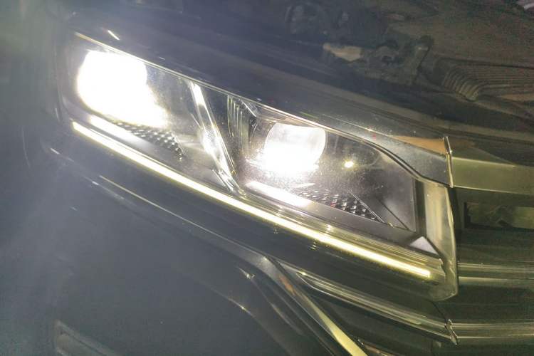 Used Volkswagen Touareg 2019 2.0TSI Ruiyi Edition China VI Standard Right Front Headlight