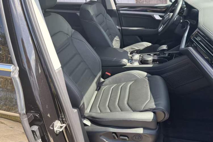 Used Volkswagen Touareg 2019 2.0 TSI Ruiyi Edition China V Standard Right Front Seat