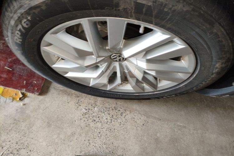 Used Volkswagen Touareg 2019 2.0TSI Ruiyi Edition China VI Standard Right Front Wheel Hub