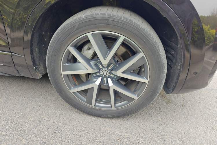 Used Volkswagen Touareg 2019 3.0 TSI RuiFeng Edition China V Standard Right Front Wheel Hub