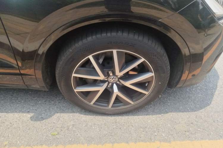 Used Volkswagen Touareg 2019 3.0 TSI RuiFeng Edition China VI Standard Right Front Wheel Hub