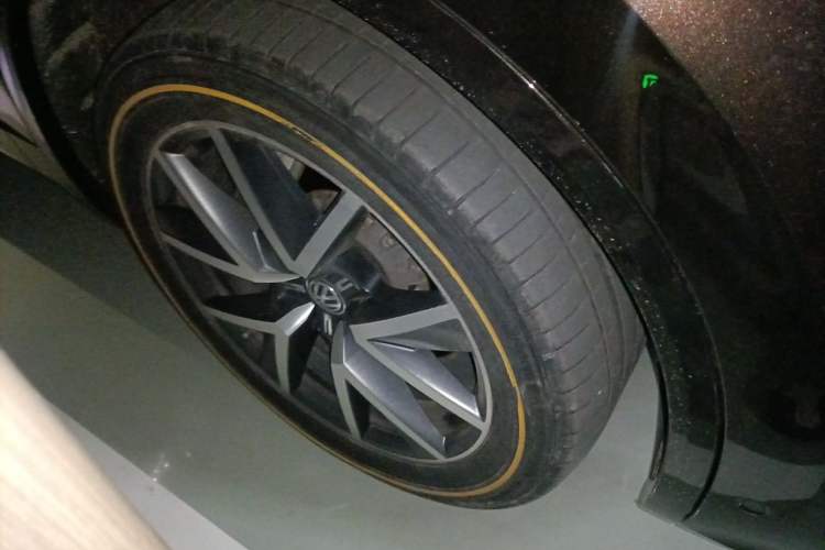 Used Volkswagen Touareg 2019 3.0 TSI RuiFeng Edition China V Standard Right Front Wheel Hub