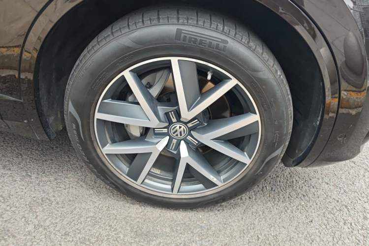 Used Volkswagen Touareg 2019 3.0 TSI RuiFeng Edition China V Standard Right Front Wheel Hub