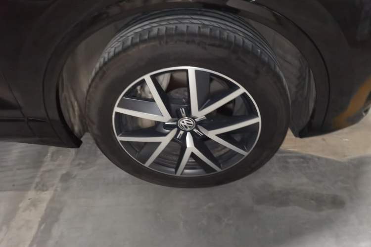Used Volkswagen Touareg 2019 3.0 TSI RuiFeng Edition China V Standard Right Front Wheel Hub