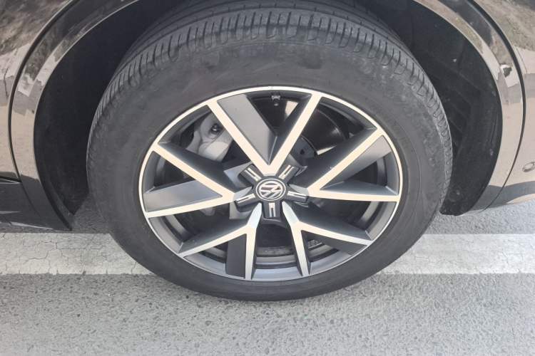 Used Volkswagen Touareg 2019 3.0 TSI RuiFeng Edition China V Standard Right Front Wheel Hub
