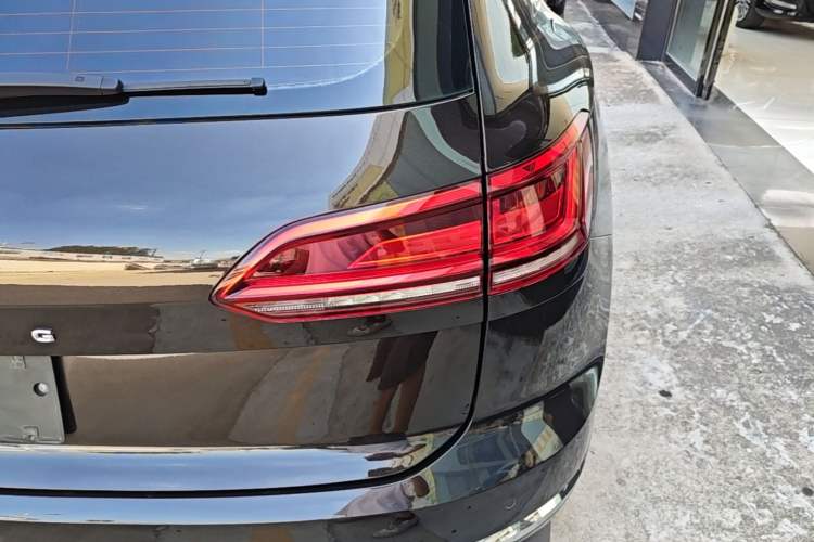 Used Volkswagen Touareg 2019 2.0 TSI Ruiyi Edition China V Standard Right Rear Taillight