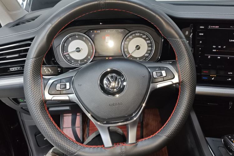 Used Volkswagen Touareg 2019 2.0 TSI Flagship Edition China VI Steering Wheel