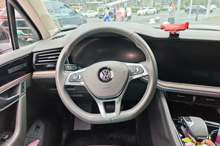Used Volkswagen Touareg 2019 3.0 TSI RuiFeng Edition China V Standard Steering Wheel