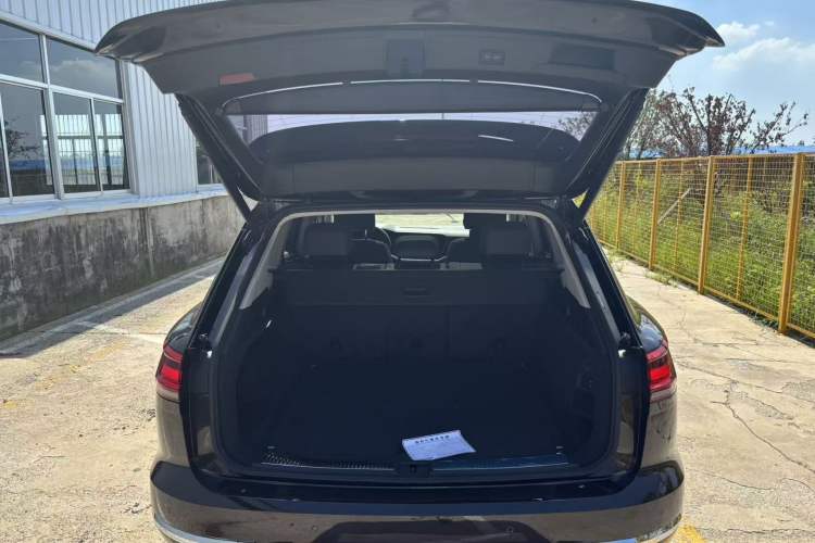 Used Volkswagen Touareg 2019 2.0 TSI Ruiyi Edition China V Standard Trunk