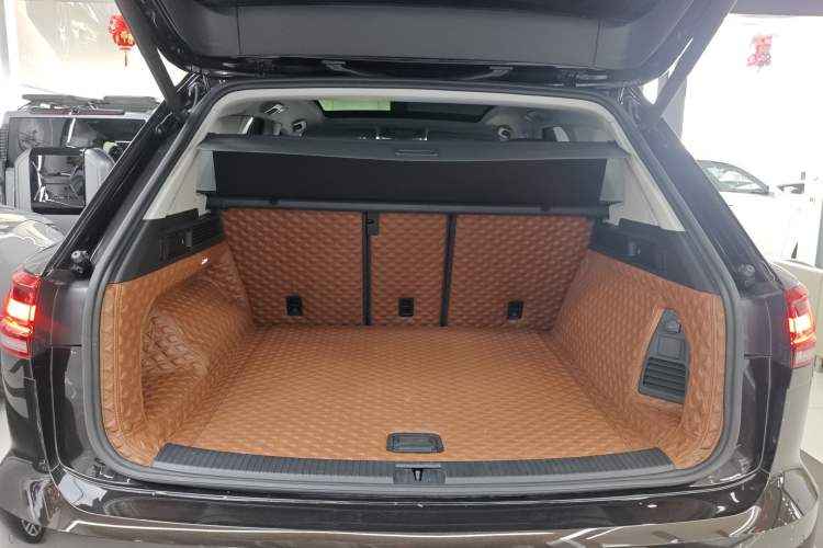Used Volkswagen Touareg 2019 2.0 TSI Flagship Edition China VI Trunk