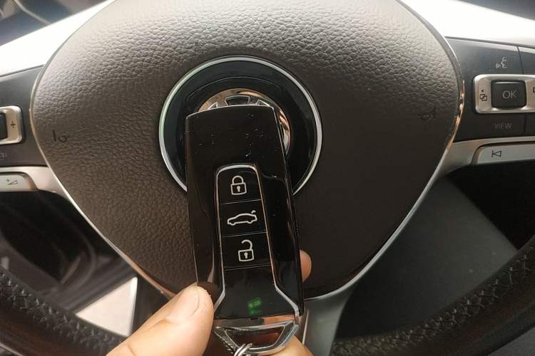 Used Volkswagen Touareg 2019 3.0 TSI RuiFeng Edition China VI Standard Vehicle Key