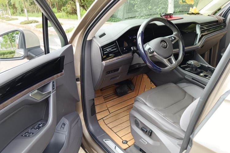 Used Volkswagen Touareg 2019 2.0 TSI Ruiyi Edition China V Standard Driver Seat