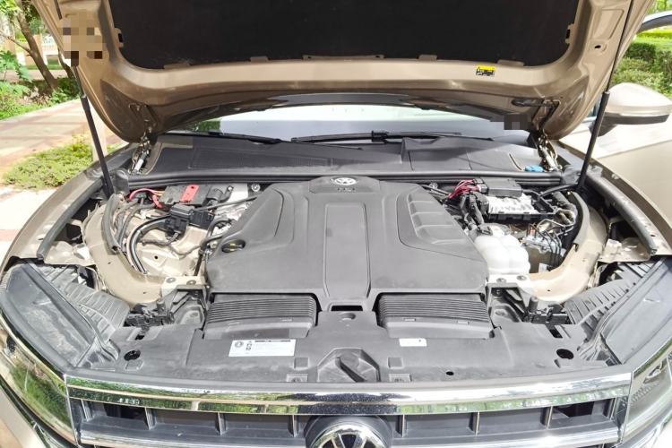 Used Volkswagen Touareg 2019 2.0 TSI Ruiyi Edition China V Standard Engine Bay