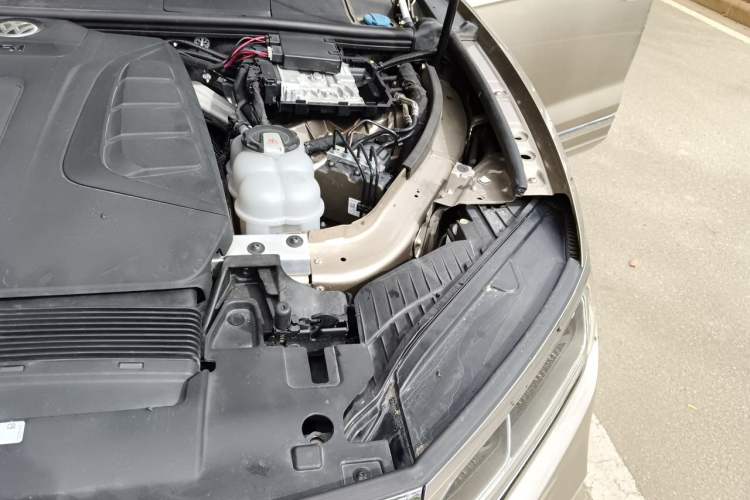 Used Volkswagen Touareg 2019 2.0 TSI Ruiyi Edition China V Standard Engine Bay Left
