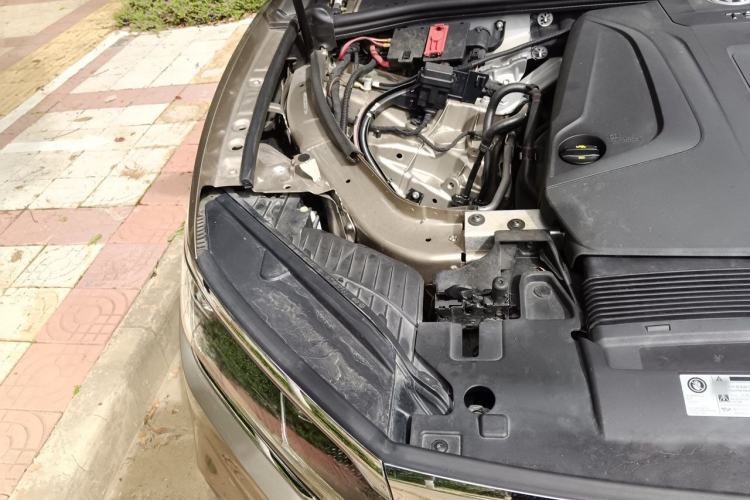 Used Volkswagen Touareg 2019 2.0 TSI Ruiyi Edition China V Standard Engine Bay Right