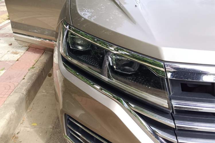 Used Volkswagen Touareg 2019 2.0 TSI Ruiyi Edition China V Standard Right Front Headlight