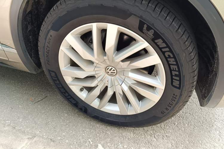 Used Volkswagen Touareg 2019 2.0 TSI Ruiyi Edition China V Standard Right Front Wheel Hub