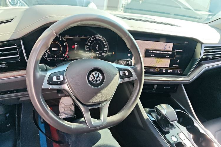 Used Volkswagen Touareg 2019 3.0 TSI RuiFeng Edition China VI Standard Center Console
