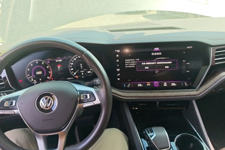 Used Volkswagen Touareg 2019 3.0 TSI RuiFeng Edition China VI Standard Center Console