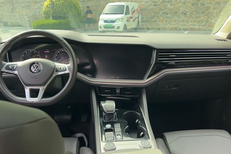 Used Volkswagen Touareg 2019 3.0 TSI RuiFeng Edition China VI Standard Center Console