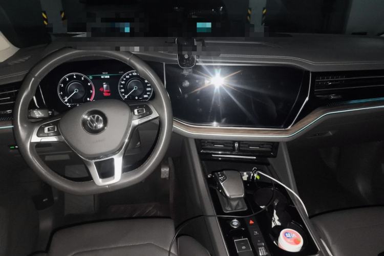 Used Volkswagen Touareg 2019 3.0 TSI RuiFeng Edition China VI Standard Center Console