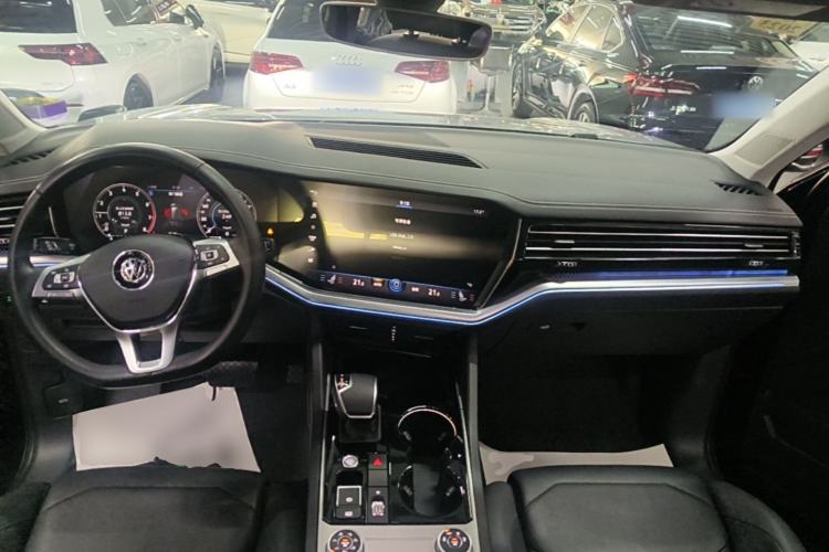 Used Volkswagen Touareg 2019 2.0TSI Ruiyi Edition China VI Standard Center Console