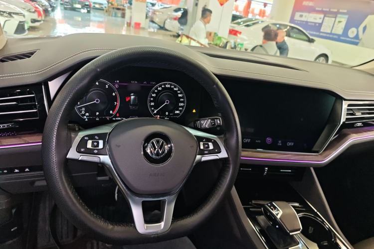Used Volkswagen Touareg 2019 3.0 TSI RuiFeng Edition China VI Standard Center Console