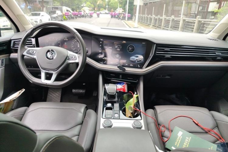 Used Volkswagen Touareg 2019 3.0 TSI RuiFeng Edition China V Standard Center Console